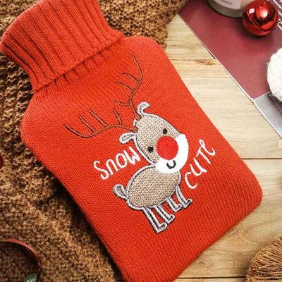 Kalite kırmızı köpek yavrusu noel baba örme kış sıcak promosyon için sıcak su şişeleri kapsar fabrika